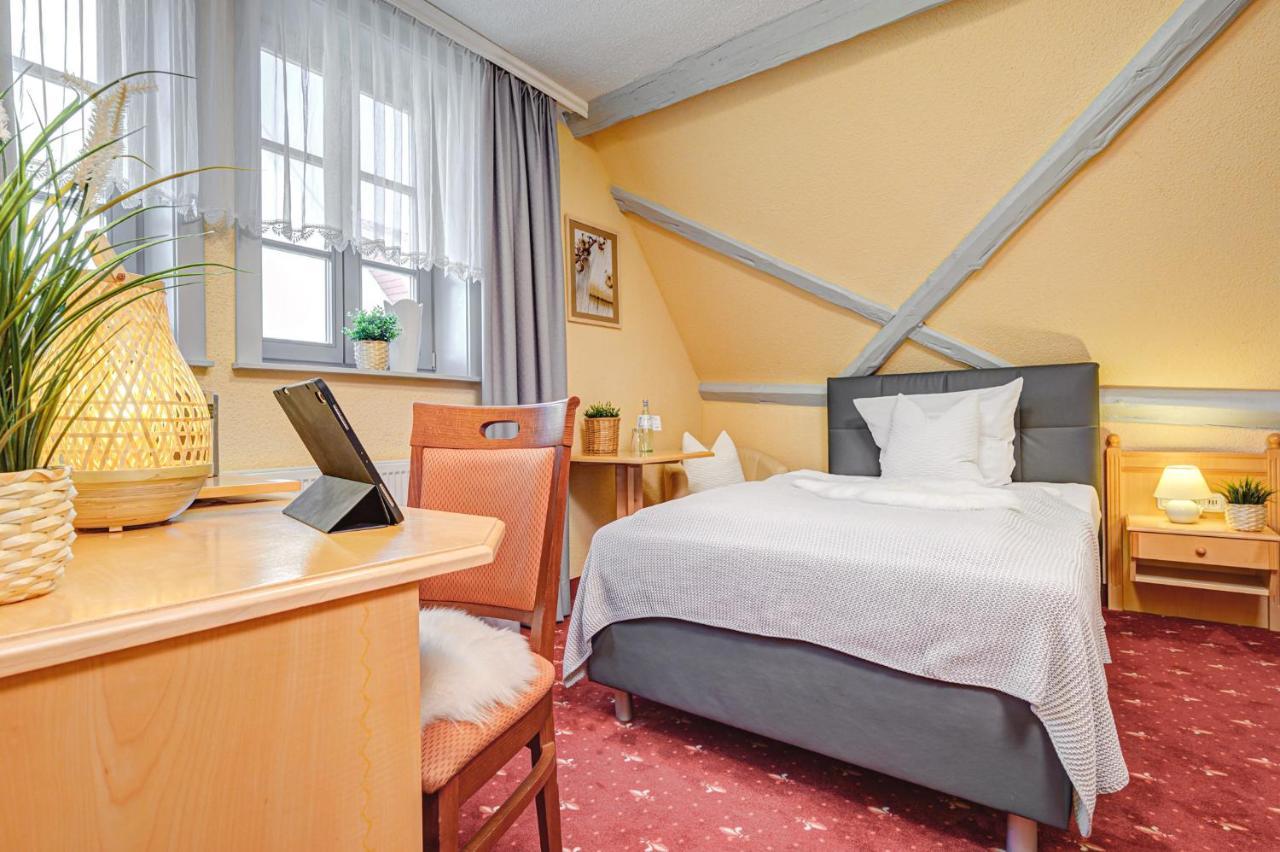 Muehlhaeuser Hof Und Stadtmauer Mühlhausen Extérieur photo